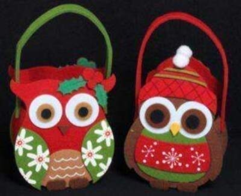 Felt owl bag by Gisela Graham. Choice of 2 if preference please specify holly or hat when ordering. Size 17x14x8cm